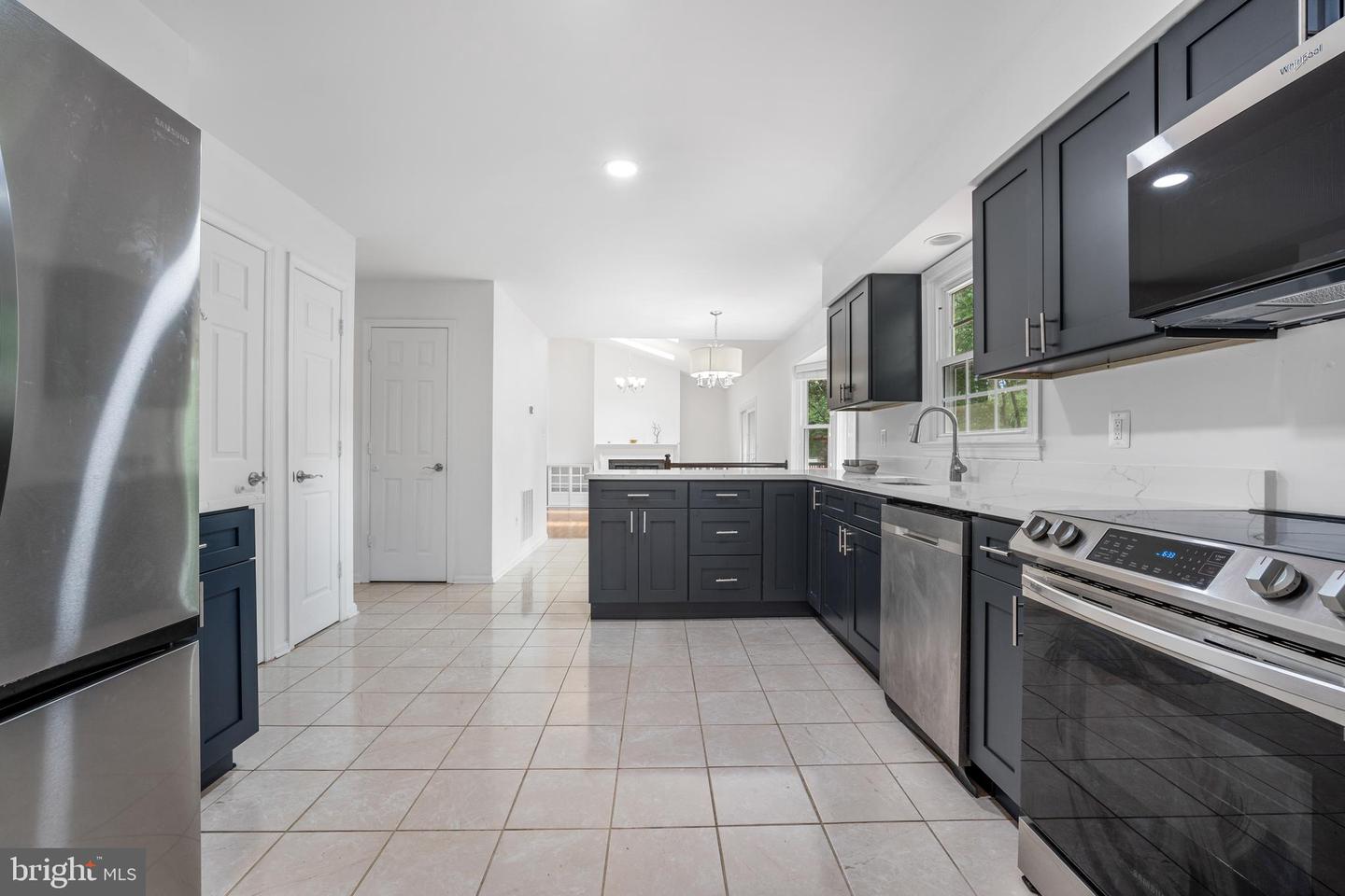 8007 SANDBURG CT, DUNN LORING, Virginia 22027, 4 Bedrooms Bedrooms, ,3 BathroomsBathrooms,Residential,For sale,8007 SANDBURG CT,VAFX2252260 MLS # VAFX2252260