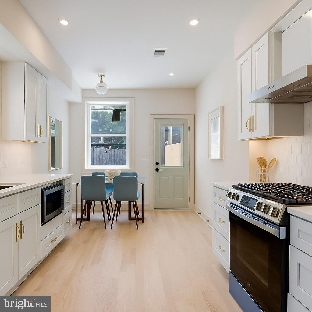 1421 DUNCAN ST NE, WASHINGTON, District Of Columbia 20002, 3 Bedrooms Bedrooms, ,2 BathroomsBathrooms,Residential,For sale,1421 DUNCAN ST NE,DCDC2208026 MLS # DCDC2208026