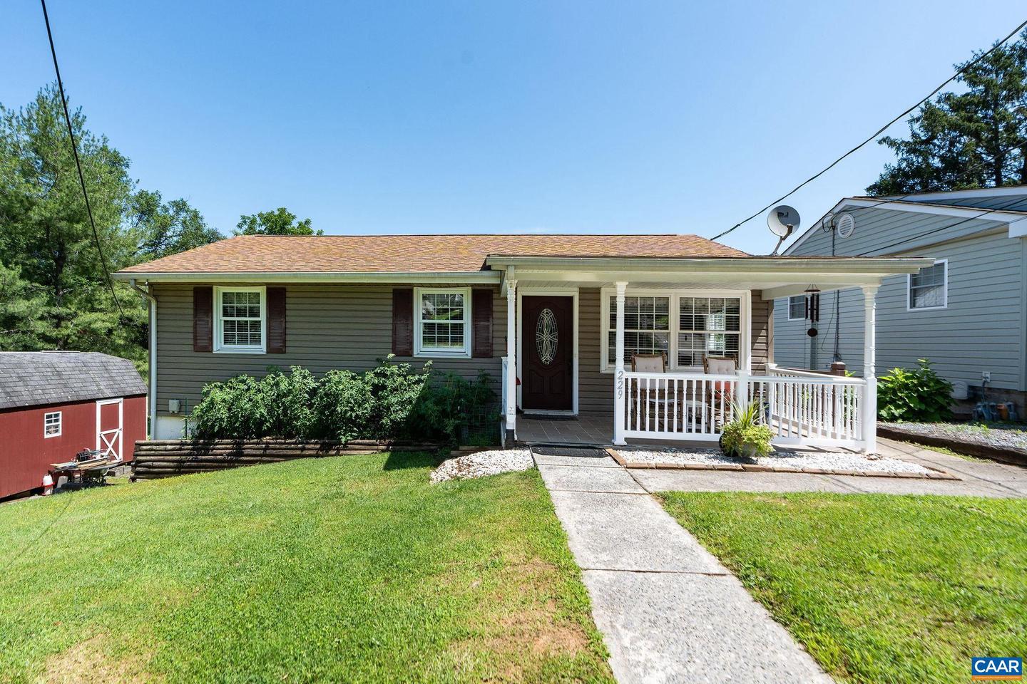 229 CAROLINA AVE, WAYNESBORO, Virginia 22980, 4 Bedrooms Bedrooms, ,2 BathroomsBathrooms,Residential,For sale,229 CAROLINA AVE,666171 MLS # 666171