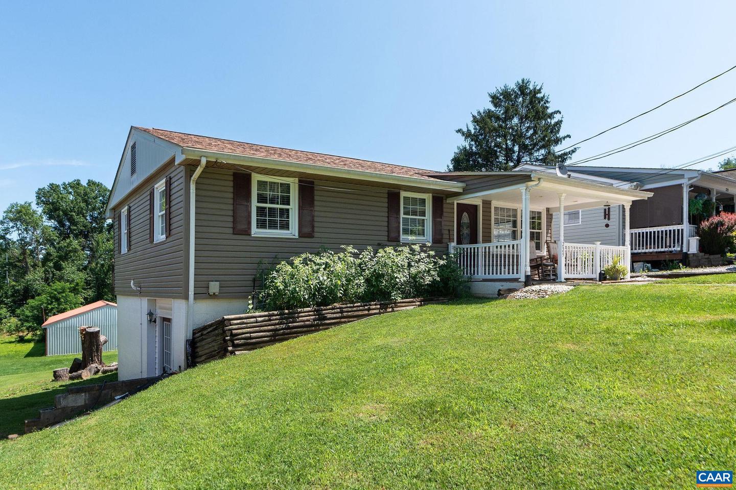 229 CAROLINA AVE, WAYNESBORO, Virginia 22980, 4 Bedrooms Bedrooms, ,2 BathroomsBathrooms,Residential,For sale,229 CAROLINA AVE,666171 MLS # 666171