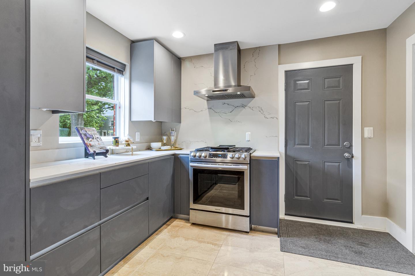 734 S ALFRED ST, ALEXANDRIA, Virginia 22314, 3 Bedrooms Bedrooms, ,2 BathroomsBathrooms,Residential,For sale,734 S ALFRED ST,VAAX2031002 MLS # VAAX2031002