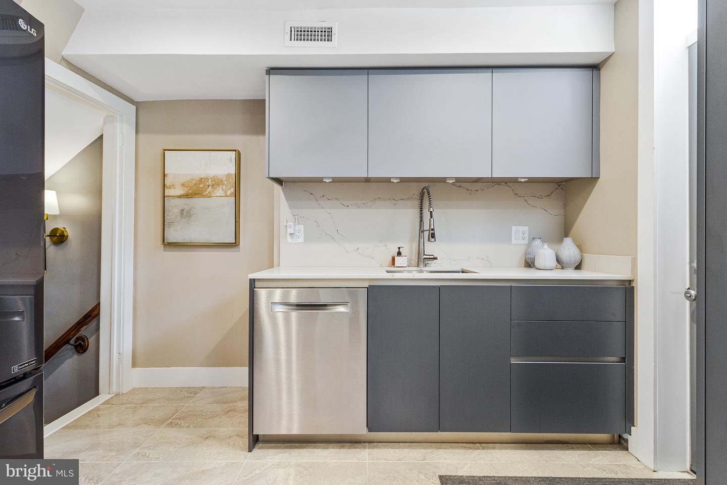 734 S ALFRED ST, ALEXANDRIA, Virginia 22314, 3 Bedrooms Bedrooms, ,2 BathroomsBathrooms,Residential,For sale,734 S ALFRED ST,VAAX2031002 MLS # VAAX2031002