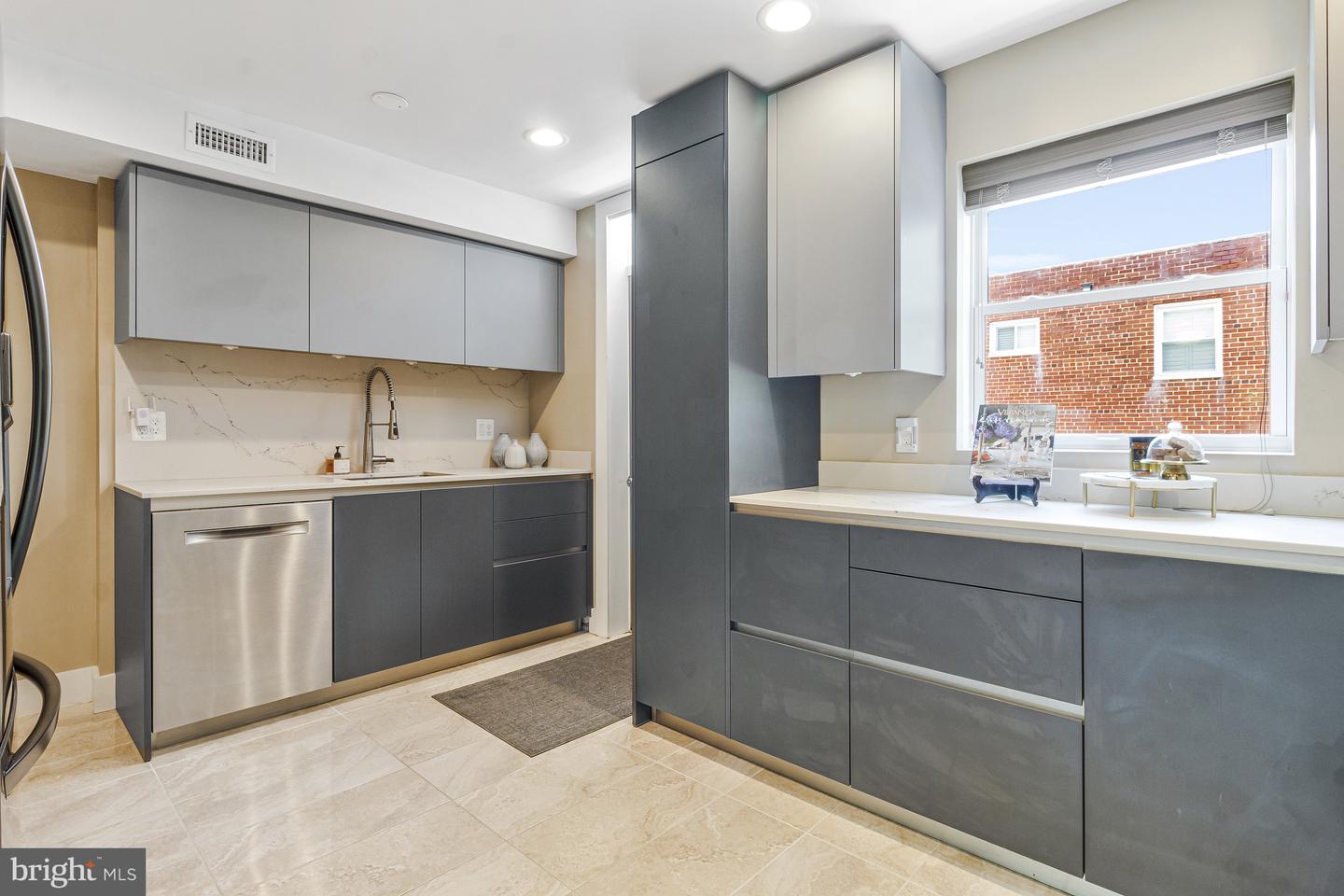 734 S ALFRED ST, ALEXANDRIA, Virginia 22314, 3 Bedrooms Bedrooms, ,2 BathroomsBathrooms,Residential,For sale,734 S ALFRED ST,VAAX2031002 MLS # VAAX2031002
