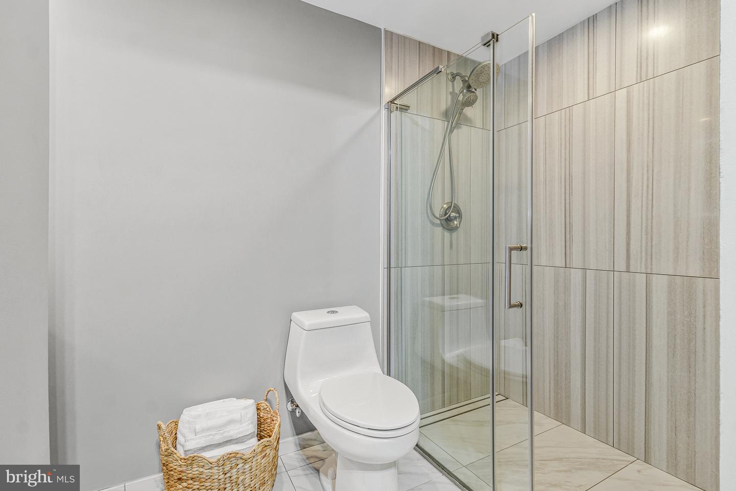 734 S ALFRED ST, ALEXANDRIA, Virginia 22314, 3 Bedrooms Bedrooms, ,2 BathroomsBathrooms,Residential,For sale,734 S ALFRED ST,VAAX2031002 MLS # VAAX2031002
