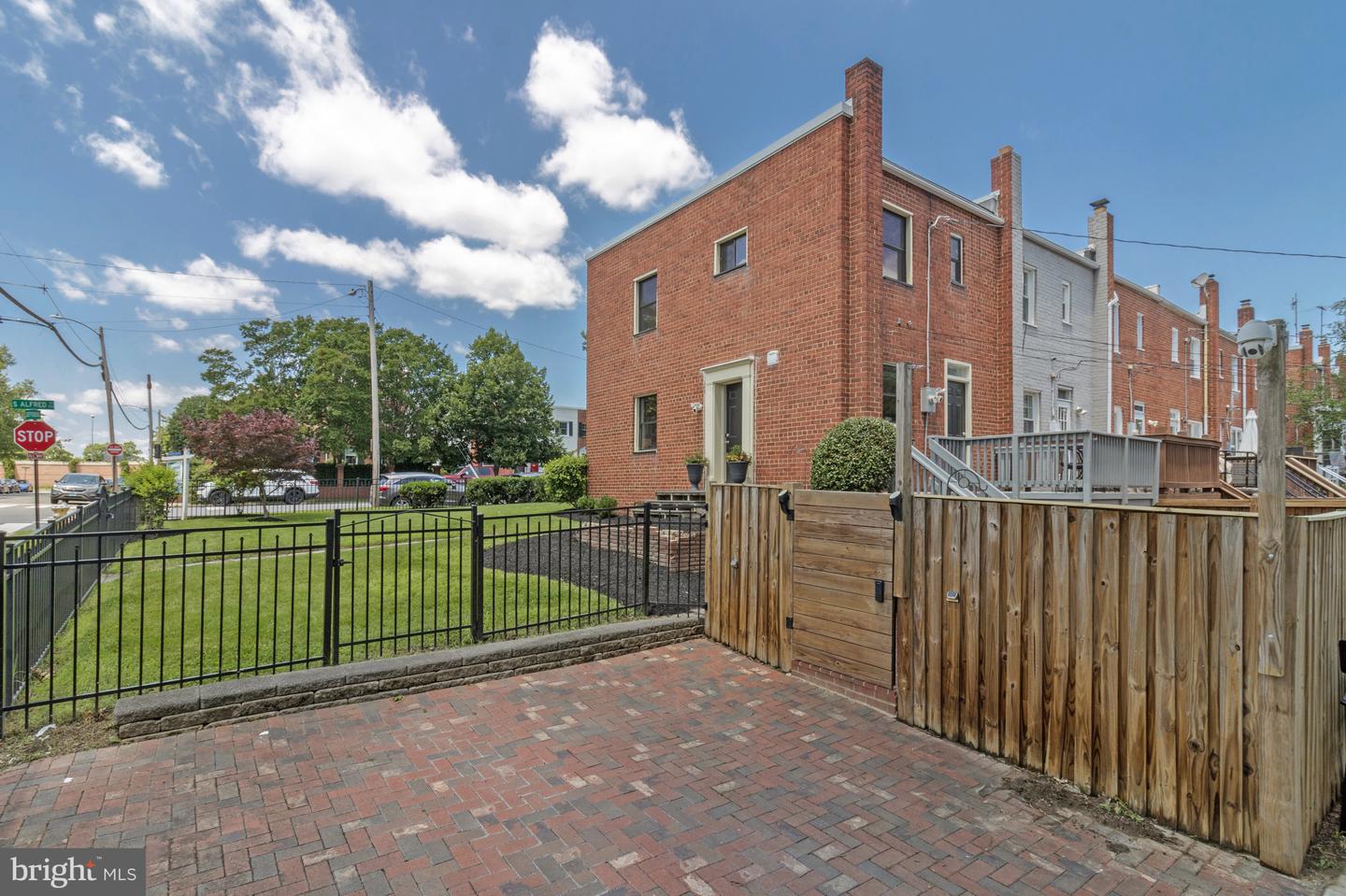 734 S ALFRED ST, ALEXANDRIA, Virginia 22314, 3 Bedrooms Bedrooms, ,2 BathroomsBathrooms,Residential,For sale,734 S ALFRED ST,VAAX2031002 MLS # VAAX2031002