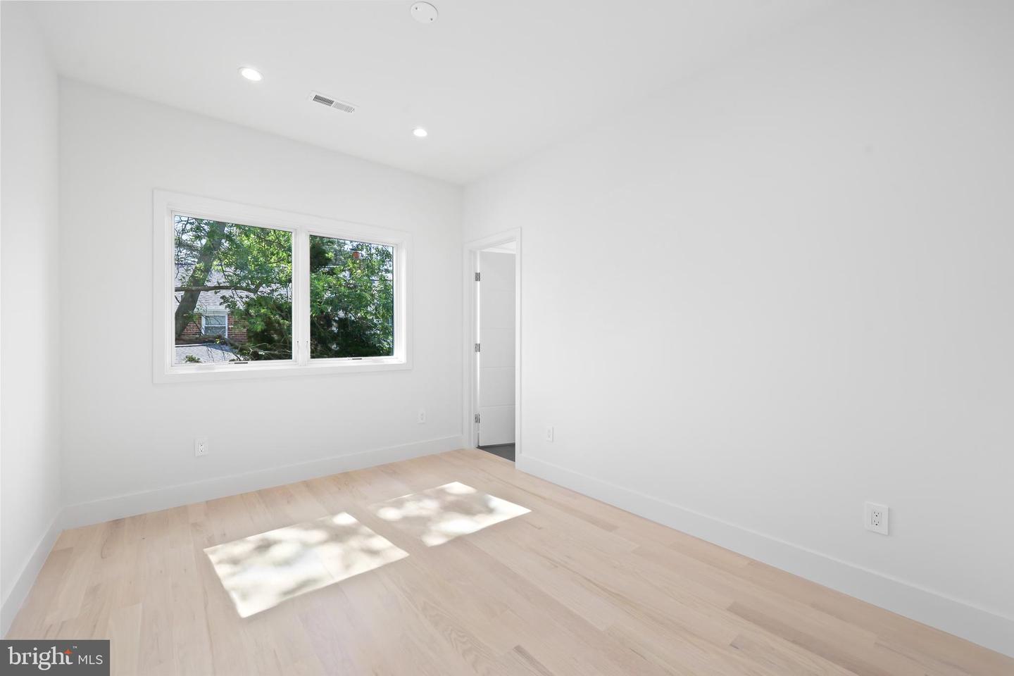 4810 3RD ST N, ARLINGTON, Virginia 22203, 6 Bedrooms Bedrooms, ,5 BathroomsBathrooms,Residential,For sale,4810 3RD ST N,VAAR2054070 MLS # VAAR2054070