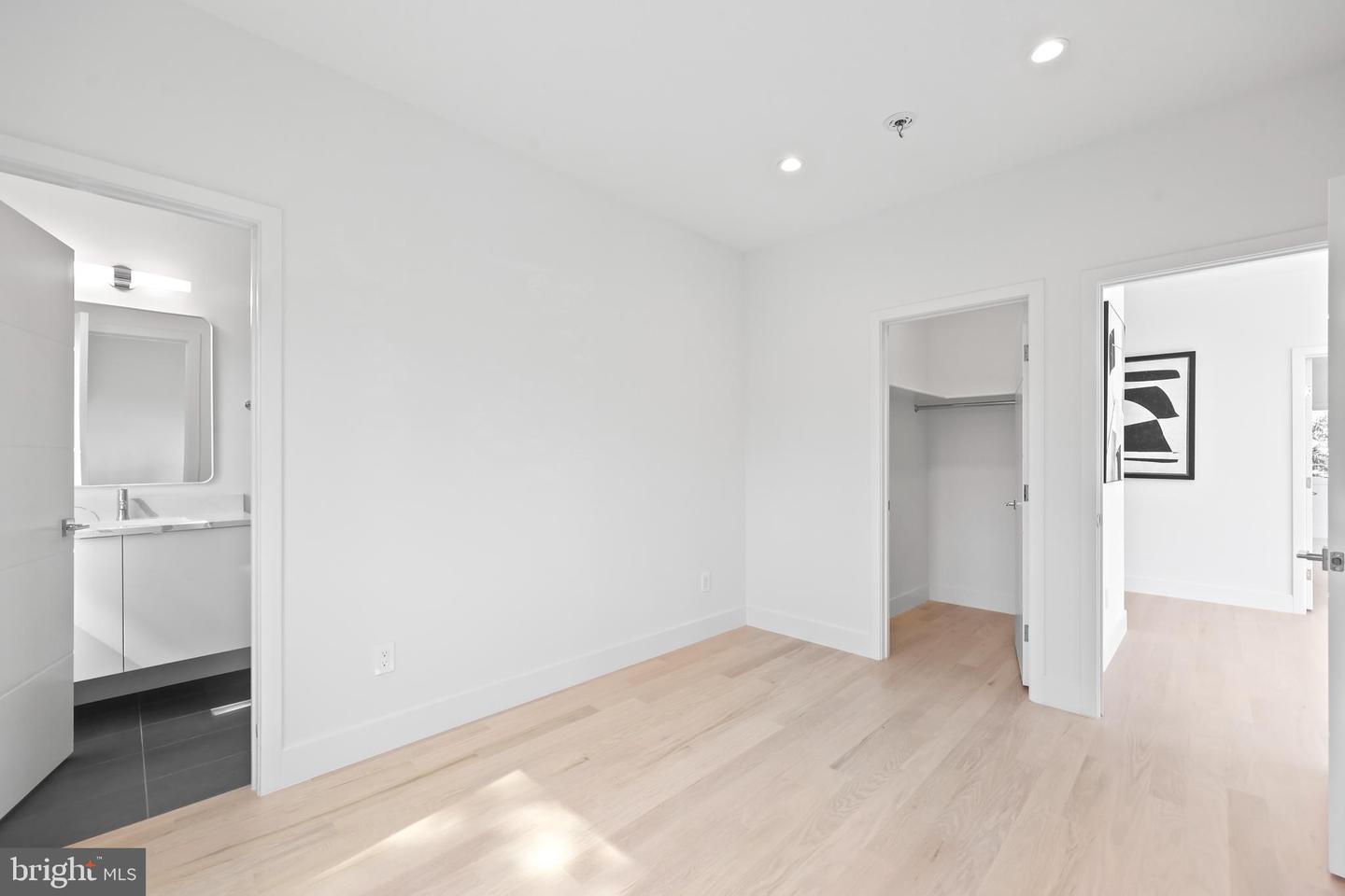 4810 3RD ST N, ARLINGTON, Virginia 22203, 6 Bedrooms Bedrooms, ,5 BathroomsBathrooms,Residential,For sale,4810 3RD ST N,VAAR2054070 MLS # VAAR2054070