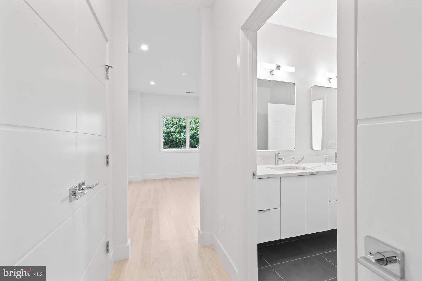 4810 3RD ST N, ARLINGTON, Virginia 22203, 6 Bedrooms Bedrooms, ,5 BathroomsBathrooms,Residential,For sale,4810 3RD ST N,VAAR2054070 MLS # VAAR2054070