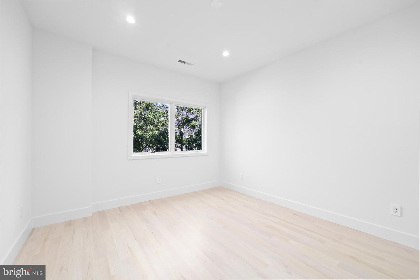 4810 3RD ST N, ARLINGTON, Virginia 22203, 6 Bedrooms Bedrooms, ,5 BathroomsBathrooms,Residential,For sale,4810 3RD ST N,VAAR2054070 MLS # VAAR2054070