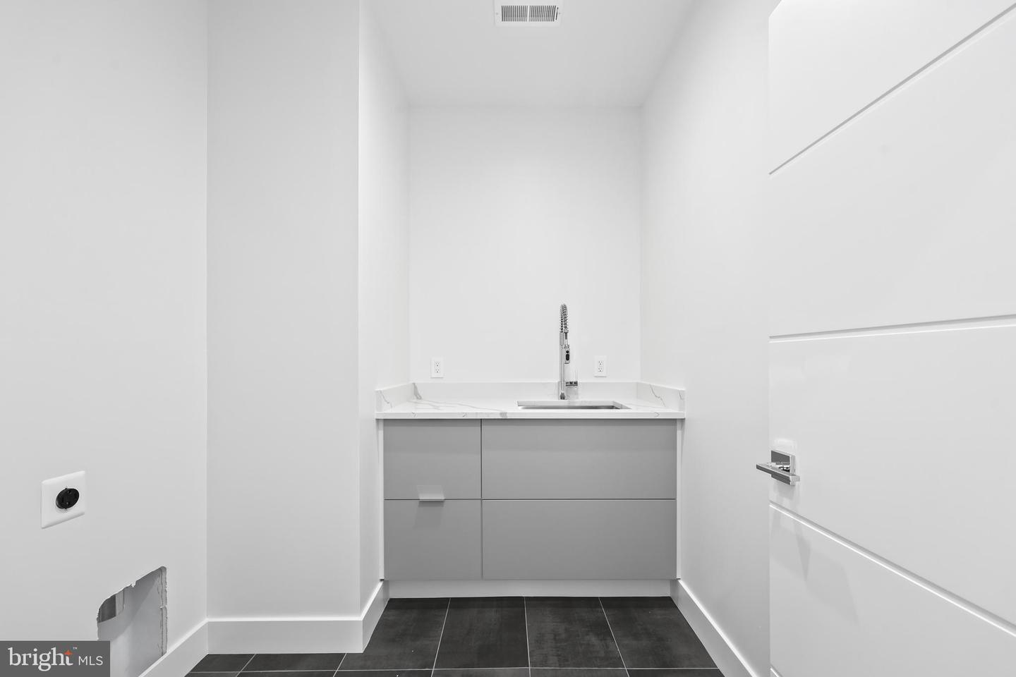 4810 3RD ST N, ARLINGTON, Virginia 22203, 6 Bedrooms Bedrooms, ,5 BathroomsBathrooms,Residential,For sale,4810 3RD ST N,VAAR2054070 MLS # VAAR2054070