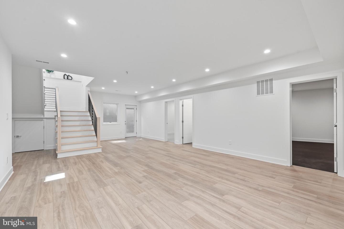 4810 3RD ST N, ARLINGTON, Virginia 22203, 6 Bedrooms Bedrooms, ,5 BathroomsBathrooms,Residential,For sale,4810 3RD ST N,VAAR2054070 MLS # VAAR2054070