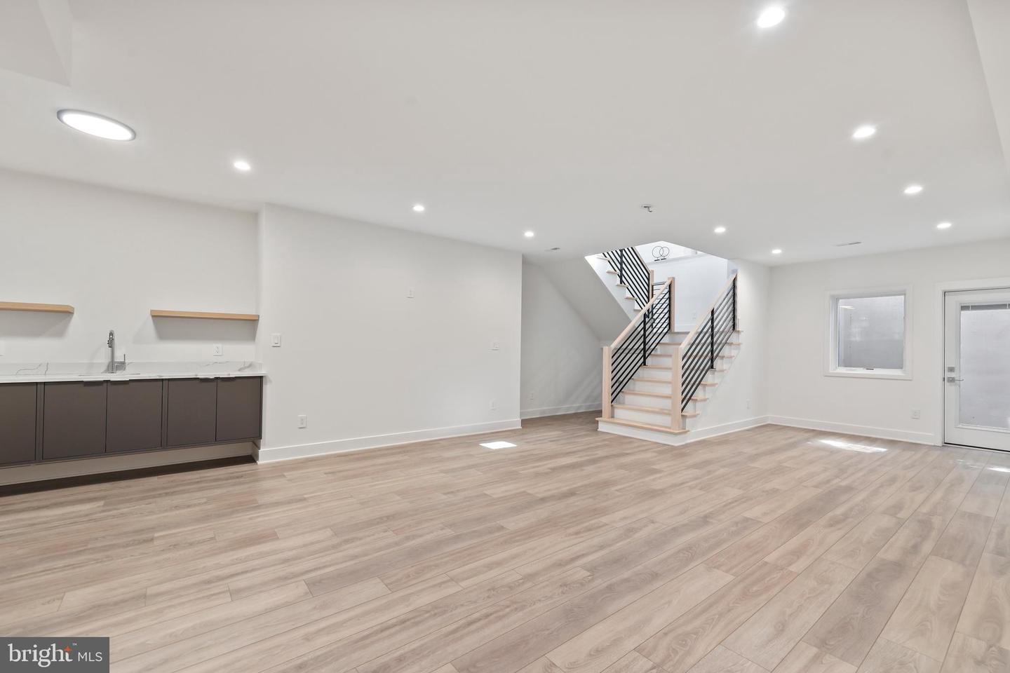 4810 3RD ST N, ARLINGTON, Virginia 22203, 6 Bedrooms Bedrooms, ,5 BathroomsBathrooms,Residential,For sale,4810 3RD ST N,VAAR2054070 MLS # VAAR2054070