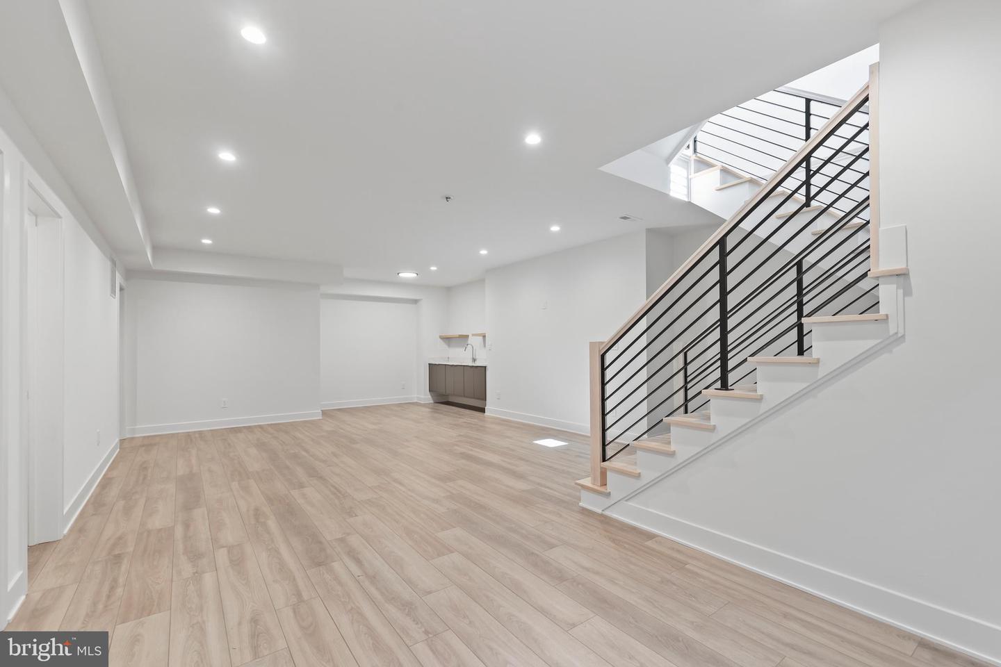 4810 3RD ST N, ARLINGTON, Virginia 22203, 6 Bedrooms Bedrooms, ,5 BathroomsBathrooms,Residential,For sale,4810 3RD ST N,VAAR2054070 MLS # VAAR2054070