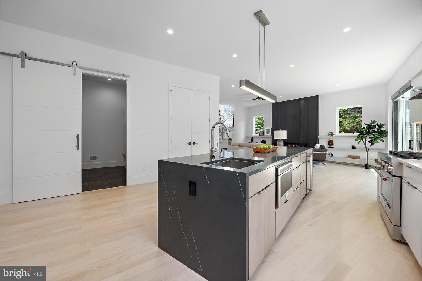 4810 3RD ST N, ARLINGTON, Virginia 22203, 6 Bedrooms Bedrooms, ,5 BathroomsBathrooms,Residential,For sale,4810 3RD ST N,VAAR2054070 MLS # VAAR2054070