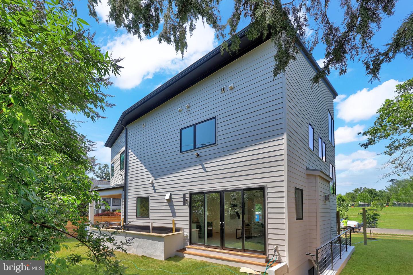 4810 3RD ST N, ARLINGTON, Virginia 22203, 6 Bedrooms Bedrooms, ,5 BathroomsBathrooms,Residential,For sale,4810 3RD ST N,VAAR2054070 MLS # VAAR2054070