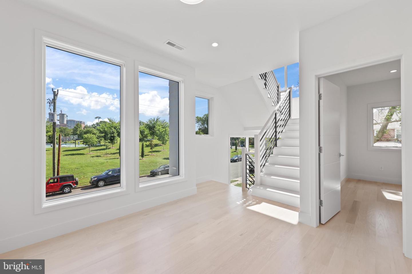 4810 3RD ST N, ARLINGTON, Virginia 22203, 6 Bedrooms Bedrooms, ,5 BathroomsBathrooms,Residential,For sale,4810 3RD ST N,VAAR2054070 MLS # VAAR2054070