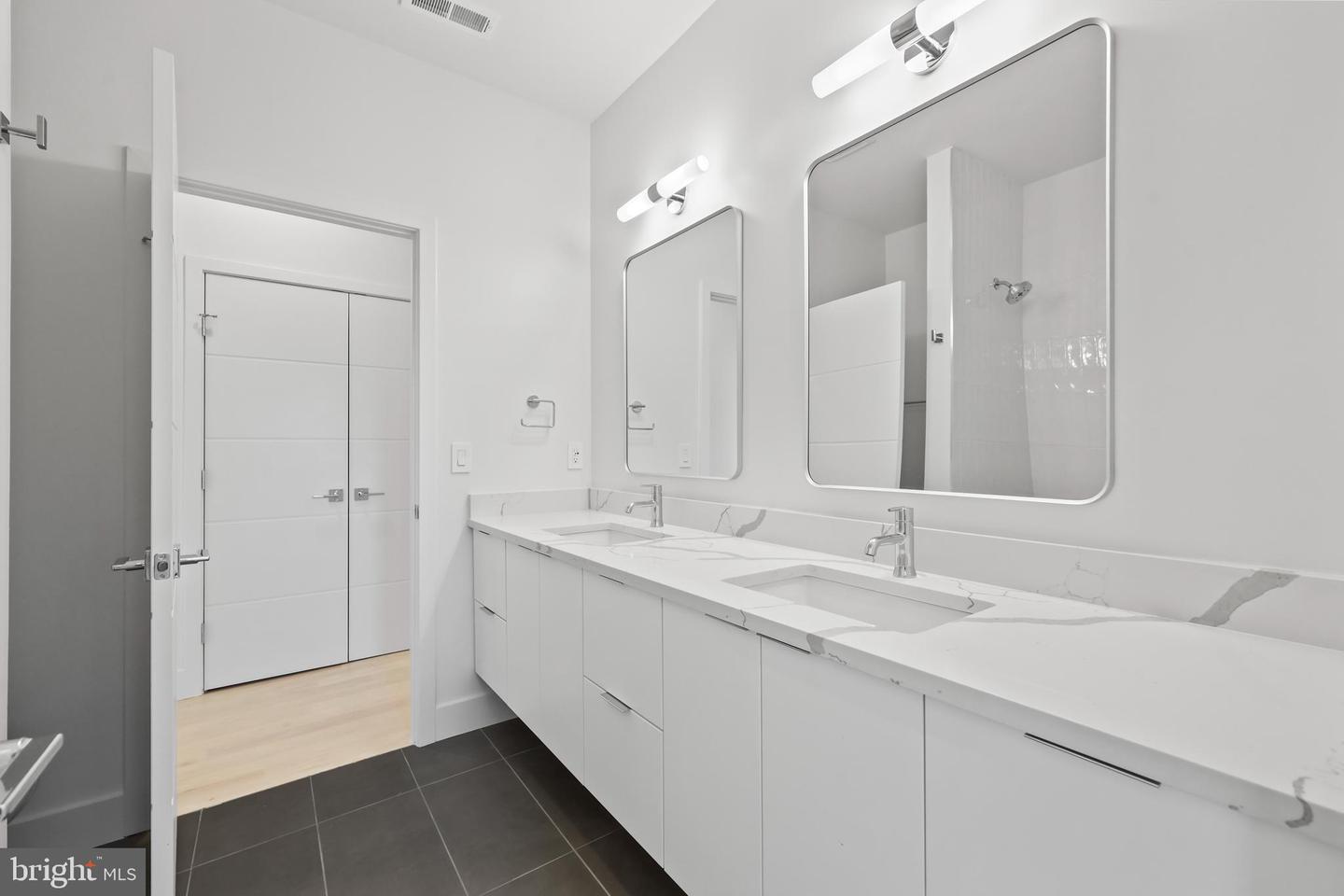 4810 3RD ST N, ARLINGTON, Virginia 22203, 6 Bedrooms Bedrooms, ,5 BathroomsBathrooms,Residential,For sale,4810 3RD ST N,VAAR2054070 MLS # VAAR2054070