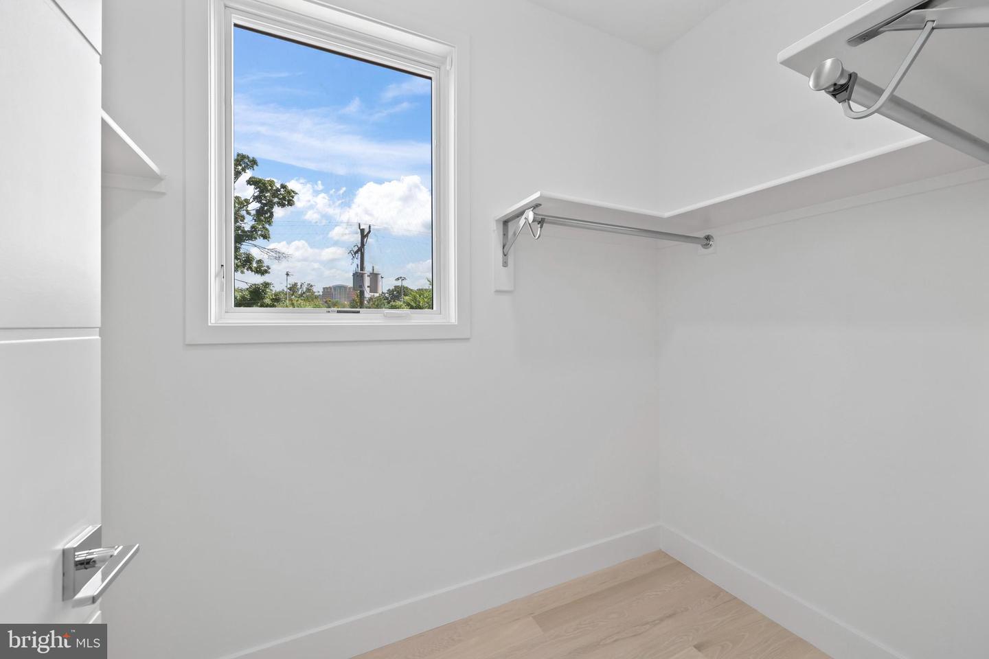 4810 3RD ST N, ARLINGTON, Virginia 22203, 6 Bedrooms Bedrooms, ,5 BathroomsBathrooms,Residential,For sale,4810 3RD ST N,VAAR2054070 MLS # VAAR2054070