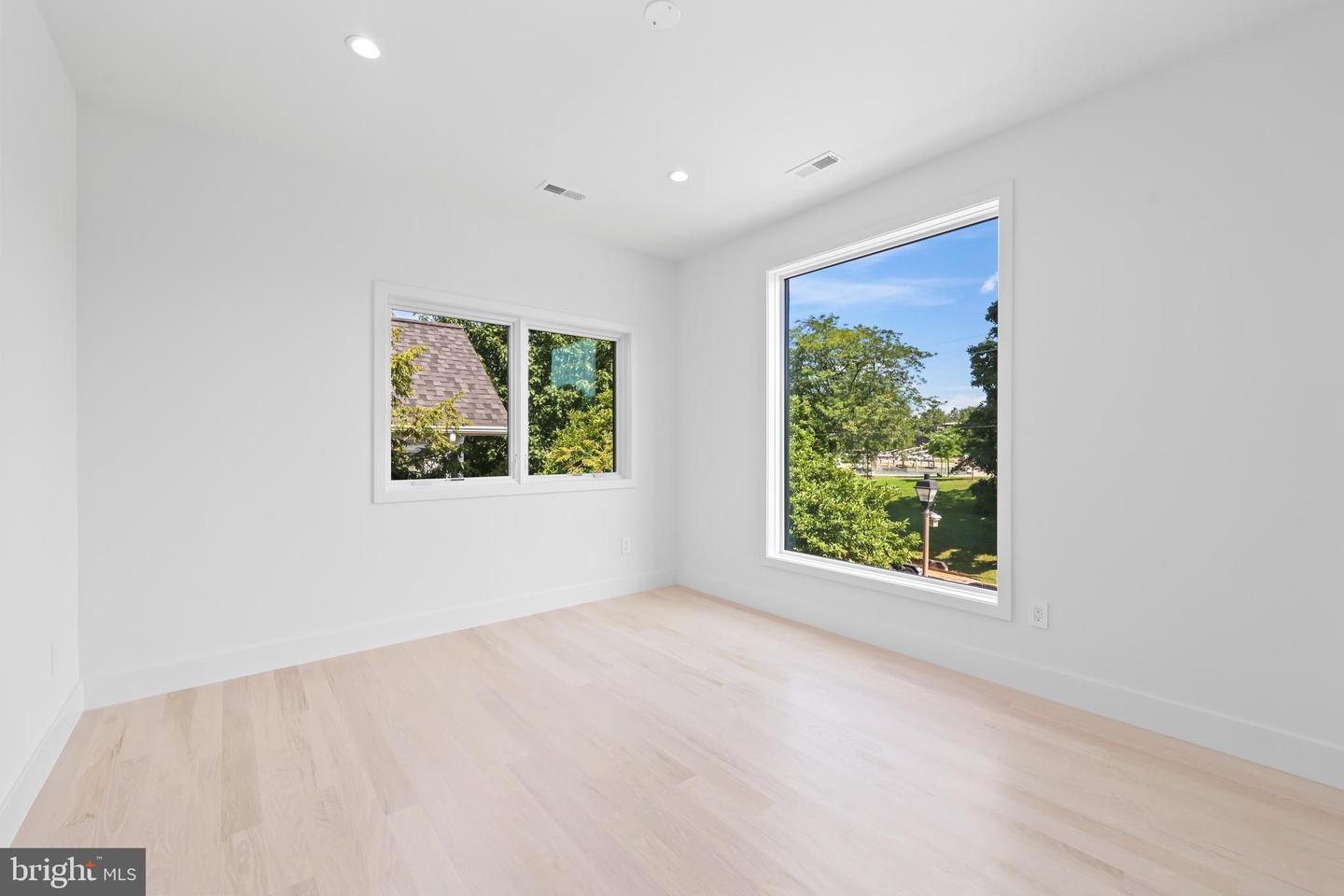 4810 3RD ST N, ARLINGTON, Virginia 22203, 6 Bedrooms Bedrooms, ,5 BathroomsBathrooms,Residential,For sale,4810 3RD ST N,VAAR2054070 MLS # VAAR2054070
