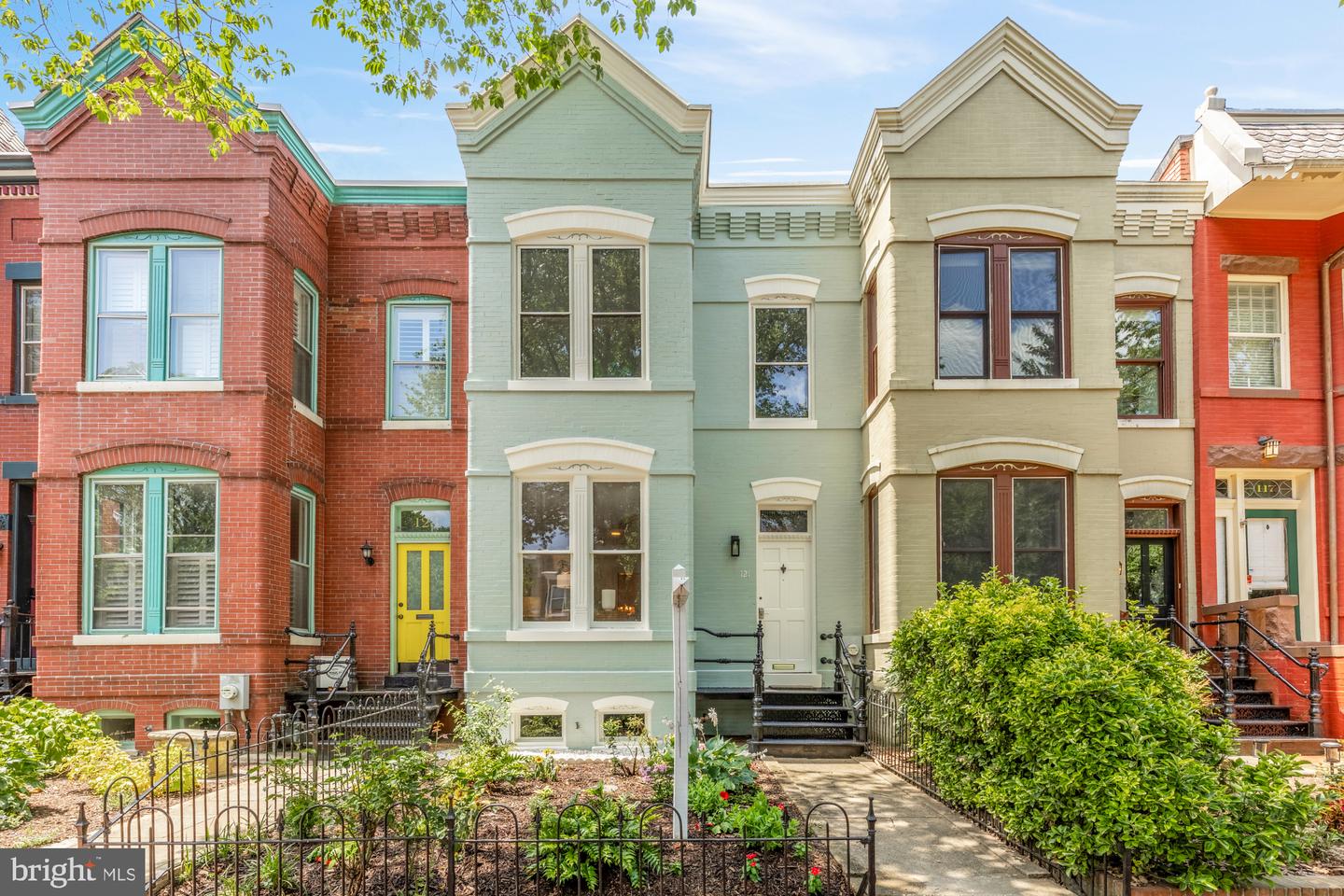 121 KENTUCKY AVE SE, WASHINGTON, District Of Columbia 20003, 3 Bedrooms Bedrooms, ,2 BathroomsBathrooms,Residential,For sale,121 KENTUCKY AVE SE,DCDC2188260 MLS # DCDC2188260