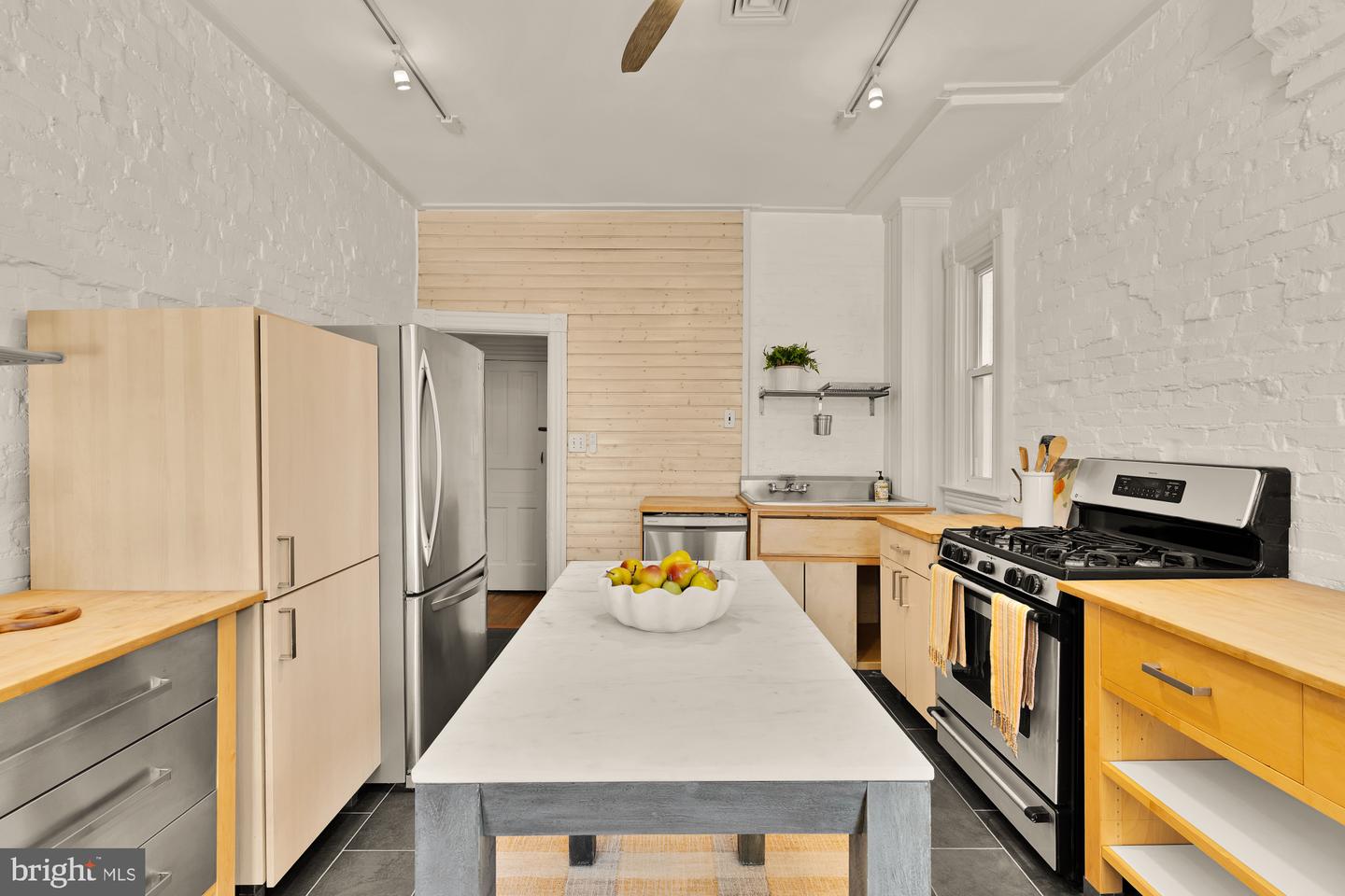 121 KENTUCKY AVE SE, WASHINGTON, District Of Columbia 20003, 3 Bedrooms Bedrooms, ,2 BathroomsBathrooms,Residential,For sale,121 KENTUCKY AVE SE,DCDC2188260 MLS # DCDC2188260