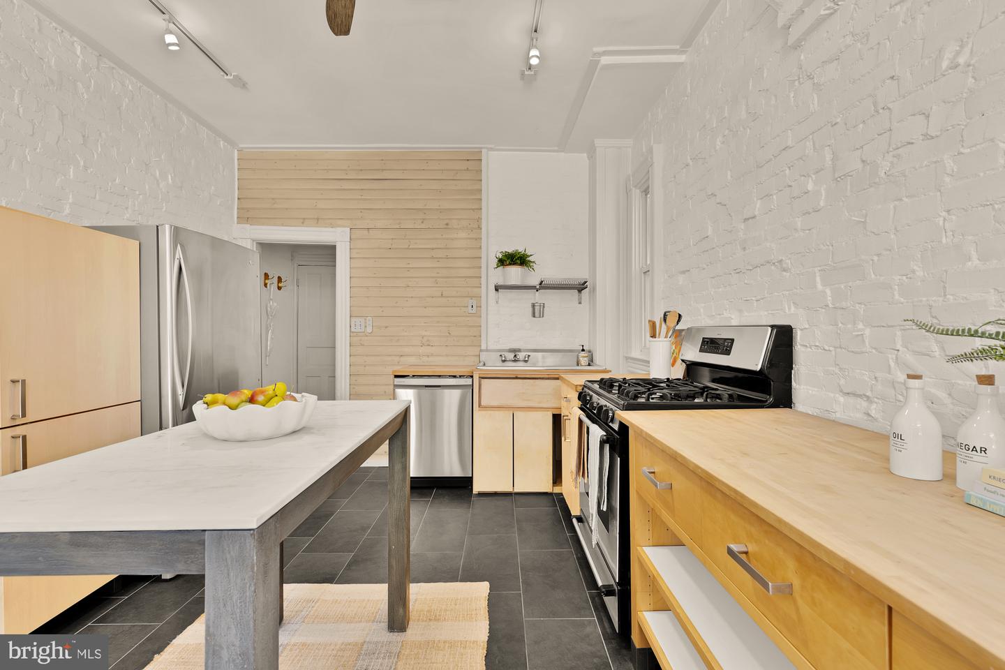 121 KENTUCKY AVE SE, WASHINGTON, District Of Columbia 20003, 3 Bedrooms Bedrooms, ,2 BathroomsBathrooms,Residential,For sale,121 KENTUCKY AVE SE,DCDC2188260 MLS # DCDC2188260