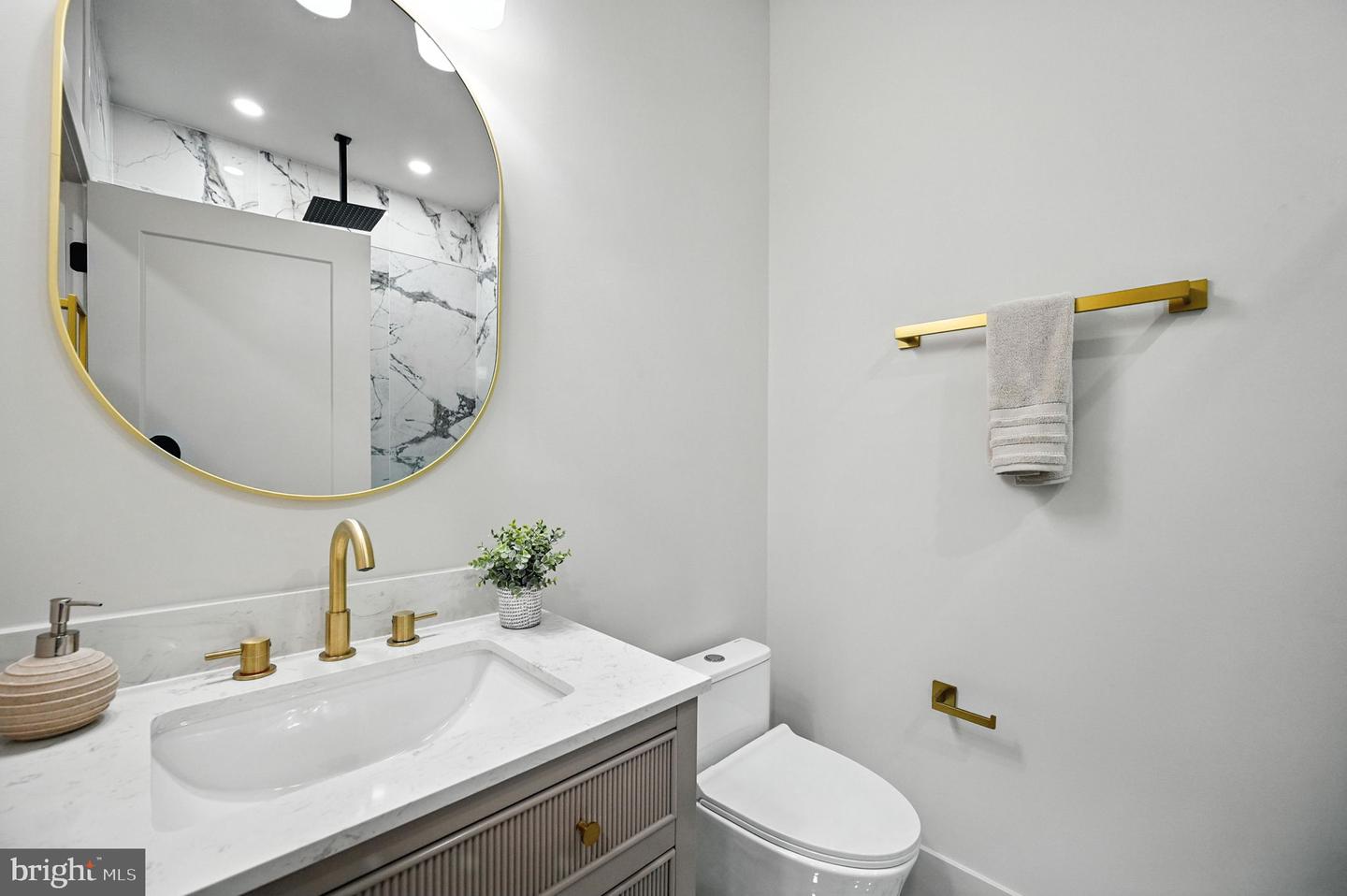 2809 MEMORIAL ST, ALEXANDRIA, Virginia 22306, 5 Bedrooms Bedrooms, ,4 BathroomsBathrooms,Residential,For sale,2809 MEMORIAL ST,VAFX2225708 MLS # VAFX2225708