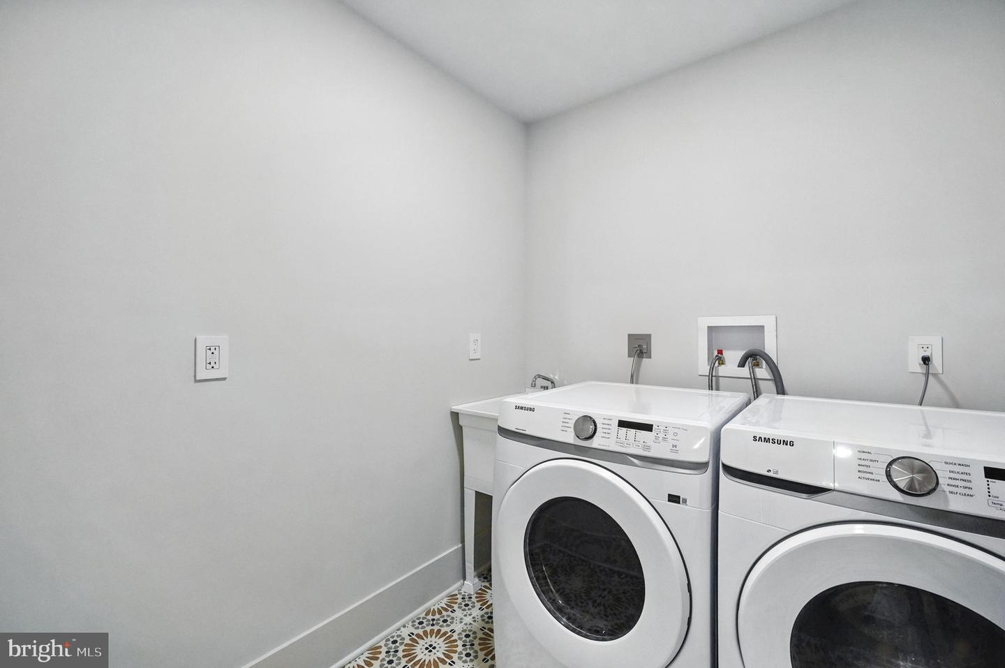 2809 MEMORIAL ST, ALEXANDRIA, Virginia 22306, 5 Bedrooms Bedrooms, ,4 BathroomsBathrooms,Residential,For sale,2809 MEMORIAL ST,VAFX2225708 MLS # VAFX2225708