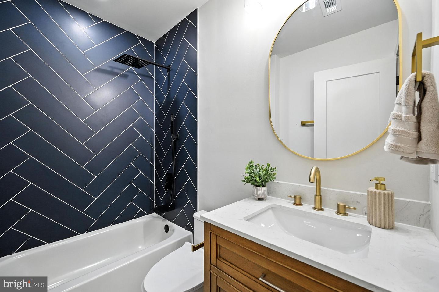 2809 MEMORIAL ST, ALEXANDRIA, Virginia 22306, 5 Bedrooms Bedrooms, ,4 BathroomsBathrooms,Residential,For sale,2809 MEMORIAL ST,VAFX2225708 MLS # VAFX2225708