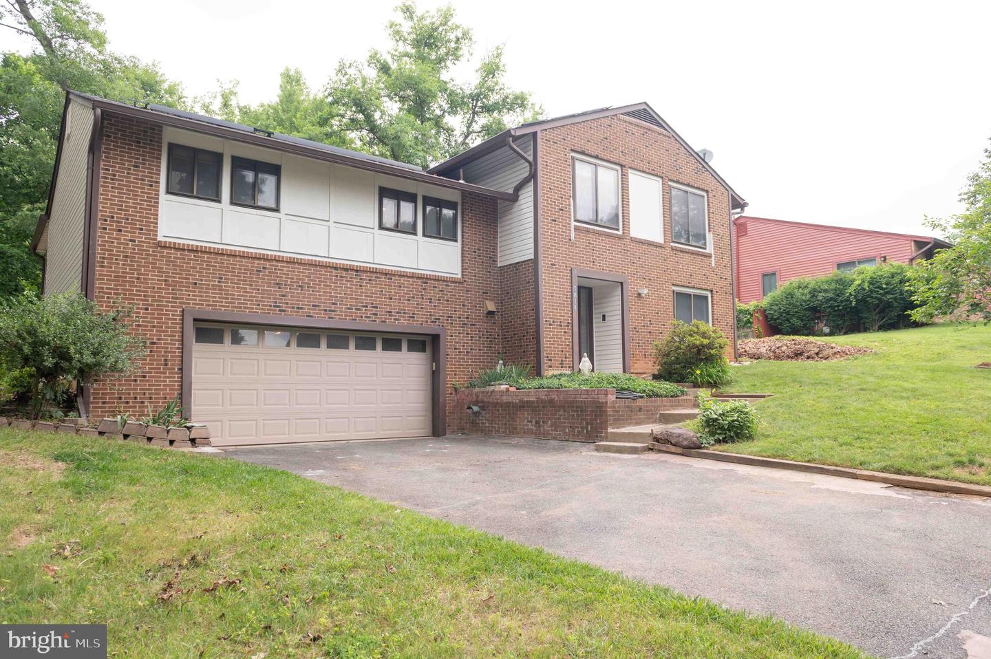 7814 WENDY RIDGE LN, ANNANDALE, Virginia 22003, 4 Bedrooms Bedrooms, ,3 BathroomsBathrooms,Residential,For sale,7814 WENDY RIDGE LN,VAFX2229404 MLS # VAFX2229404