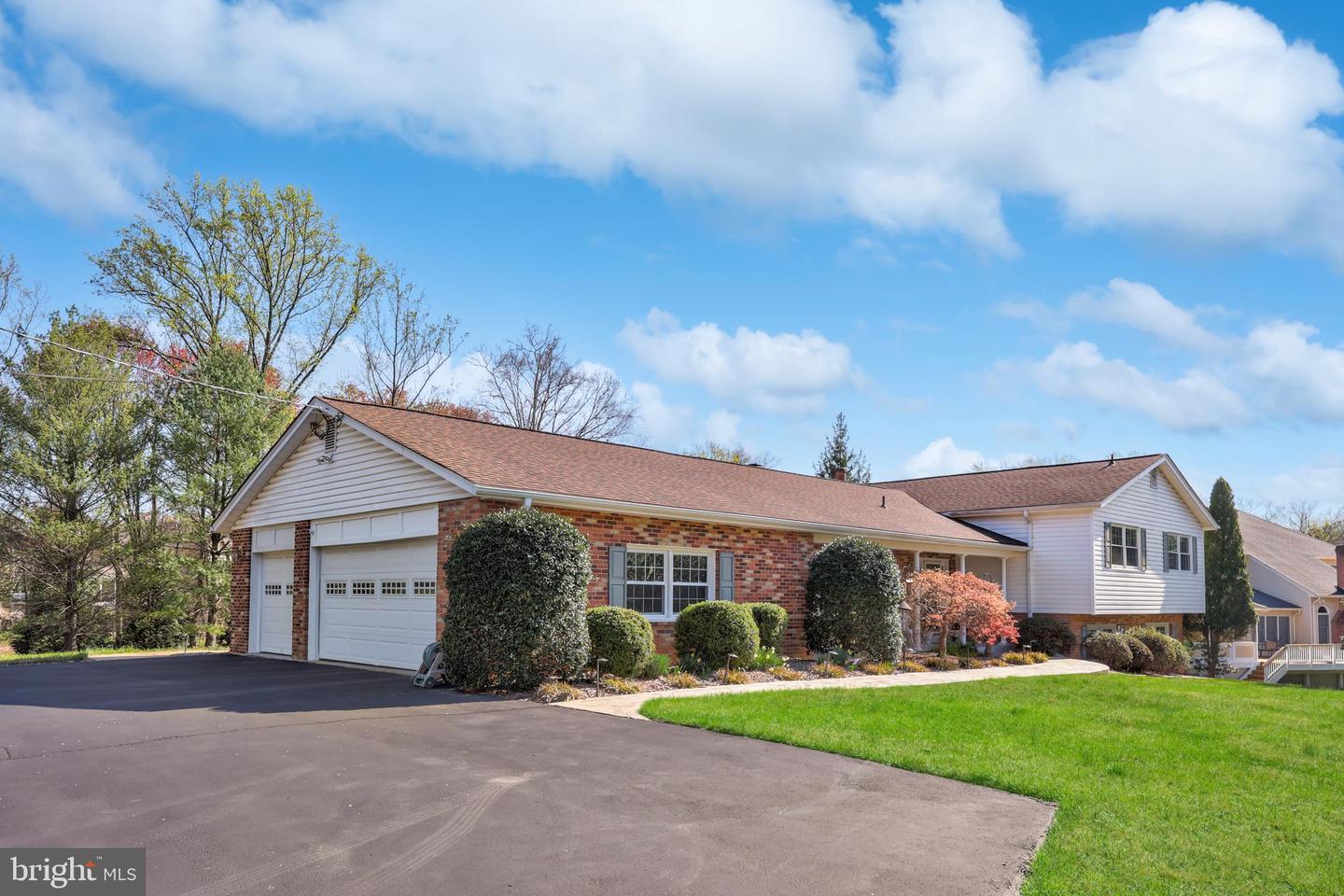 12801 OXON RD, HERNDON, Virginia 20171, 5 Bedrooms Bedrooms, ,3 BathroomsBathrooms,Residential,For sale,12801 OXON RD,VAFX2230738 MLS # VAFX2230738