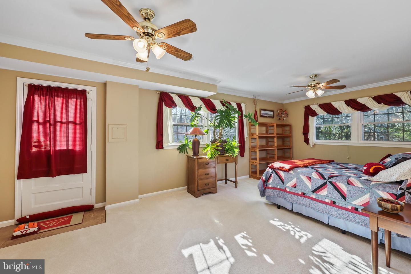 12801 OXON RD, HERNDON, Virginia 20171, 5 Bedrooms Bedrooms, ,3 BathroomsBathrooms,Residential,For sale,12801 OXON RD,VAFX2230738 MLS # VAFX2230738