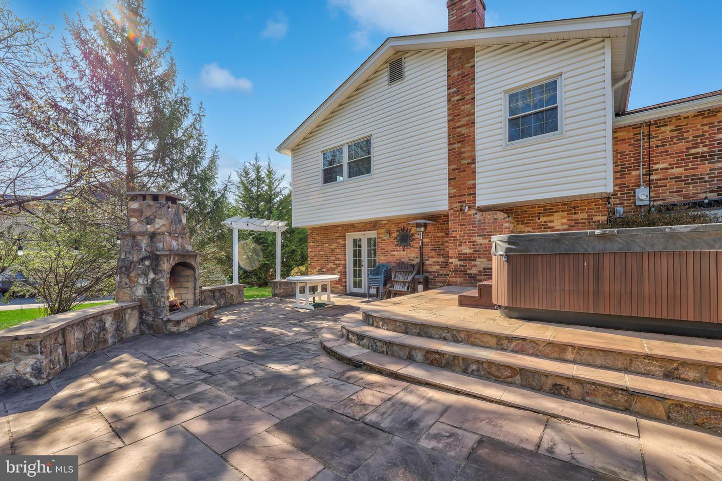 12801 OXON RD, HERNDON, Virginia 20171, 5 Bedrooms Bedrooms, ,3 BathroomsBathrooms,Residential,For sale,12801 OXON RD,VAFX2230738 MLS # VAFX2230738