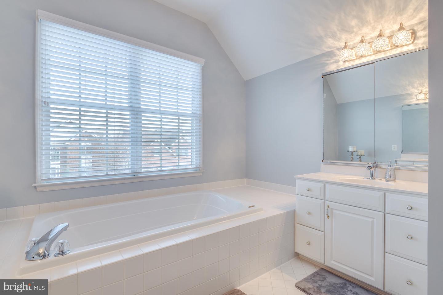 10857 HUNTER GATE WAY, RESTON, Virginia 20194, 4 Bedrooms Bedrooms, ,3 BathroomsBathrooms,Residential,For sale,10857 HUNTER GATE WAY,VAFX2231234 MLS # VAFX2231234