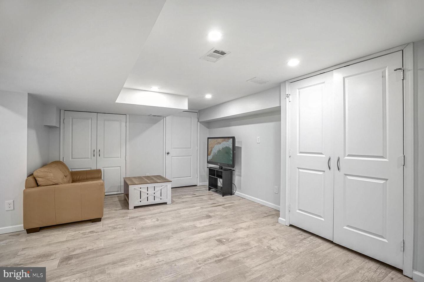 4224 VAN NESS ST NW, WASHINGTON, District Of Columbia 20016, 7 Bedrooms Bedrooms, ,6 BathroomsBathrooms,Residential,For sale,4224 VAN NESS ST NW,DCDC2193544 MLS # DCDC2193544