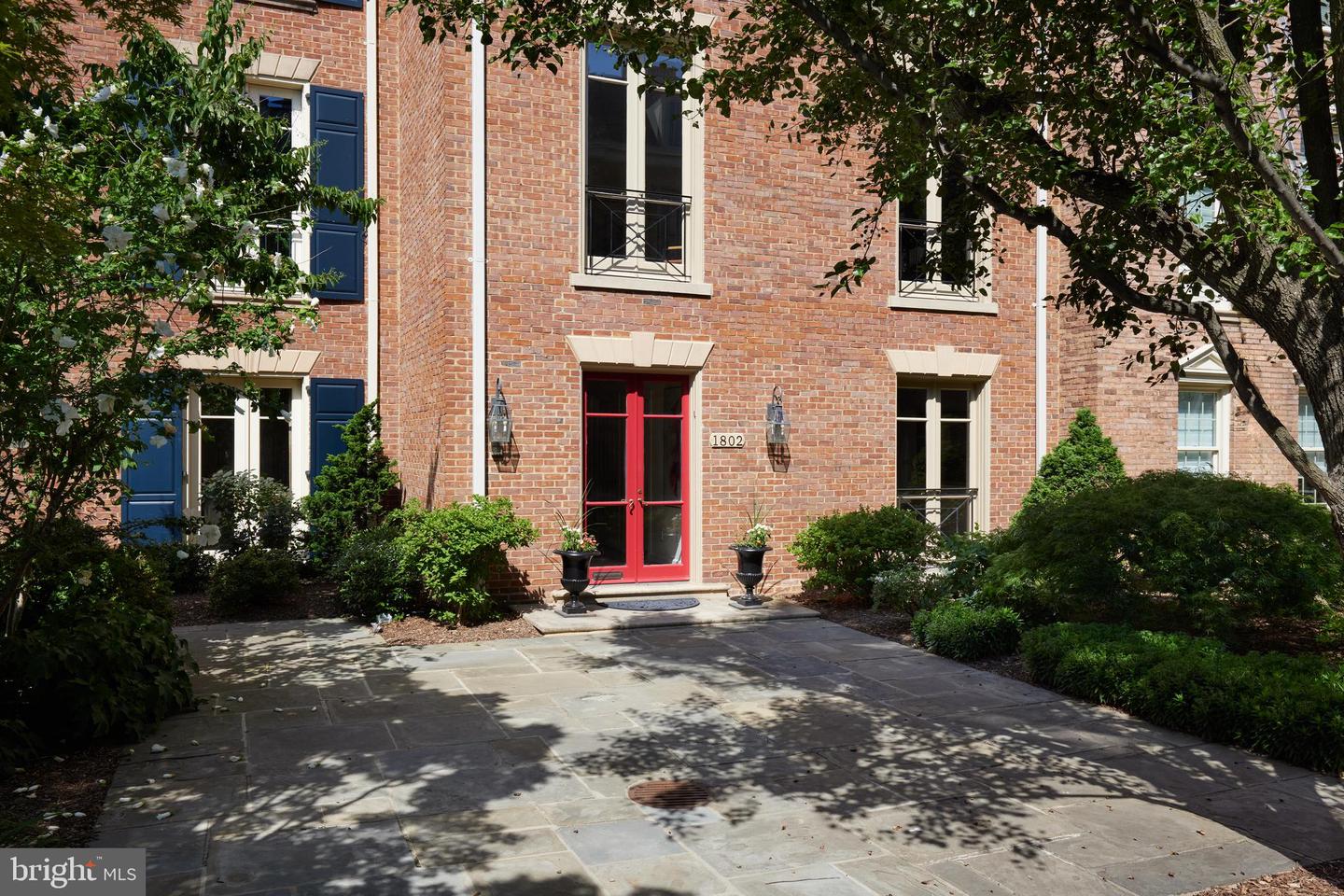 1802 KALORAMA SQ NW #16, WASHINGTON, District Of Columbia 20008, 4 Bedrooms Bedrooms, ,4 BathroomsBathrooms,Residential,For sale,1802 KALORAMA SQ NW #16,DCDC2193616 MLS # DCDC2193616