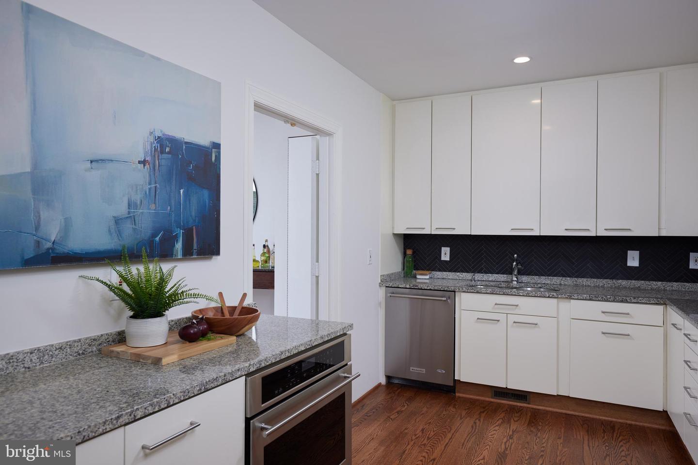 1802 KALORAMA SQ NW #16, WASHINGTON, District Of Columbia 20008, 4 Bedrooms Bedrooms, ,4 BathroomsBathrooms,Residential,For sale,1802 KALORAMA SQ NW #16,DCDC2193616 MLS # DCDC2193616