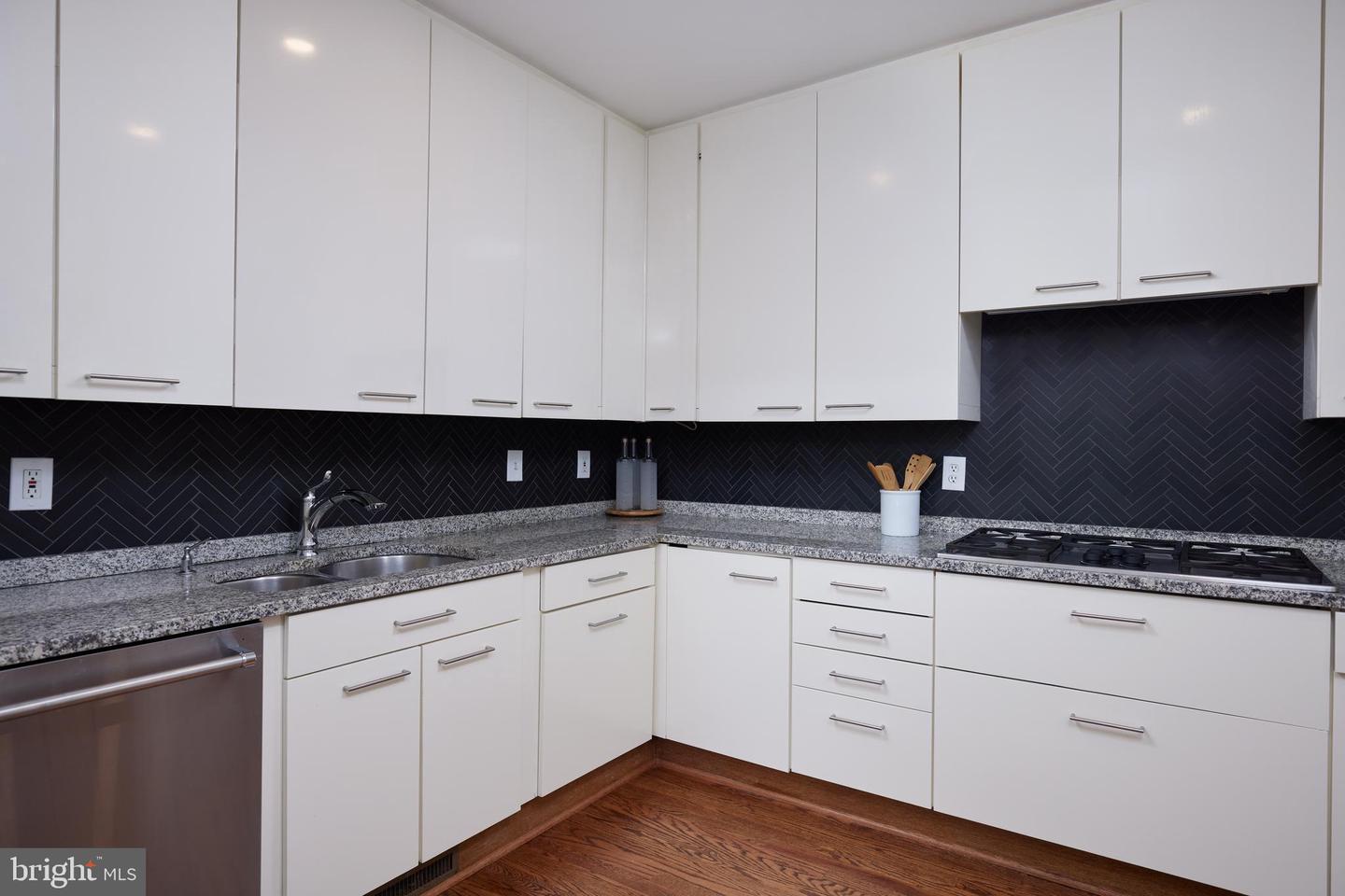 1802 KALORAMA SQ NW #16, WASHINGTON, District Of Columbia 20008, 4 Bedrooms Bedrooms, ,4 BathroomsBathrooms,Residential,For sale,1802 KALORAMA SQ NW #16,DCDC2193616 MLS # DCDC2193616