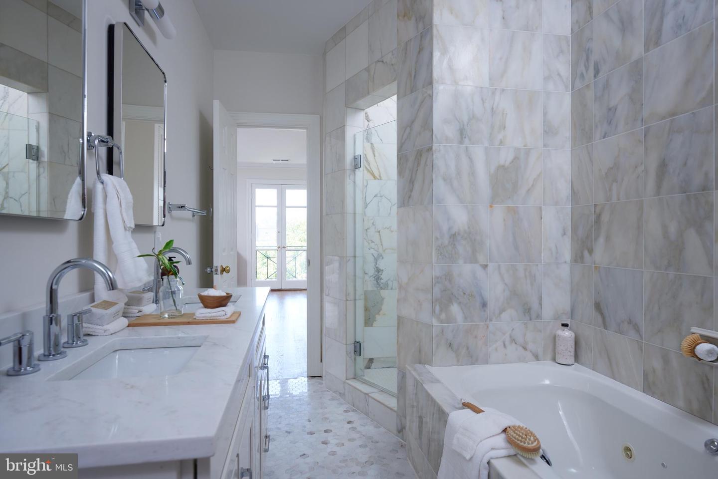 1802 KALORAMA SQ NW #16, WASHINGTON, District Of Columbia 20008, 4 Bedrooms Bedrooms, ,4 BathroomsBathrooms,Residential,For sale,1802 KALORAMA SQ NW #16,DCDC2193616 MLS # DCDC2193616