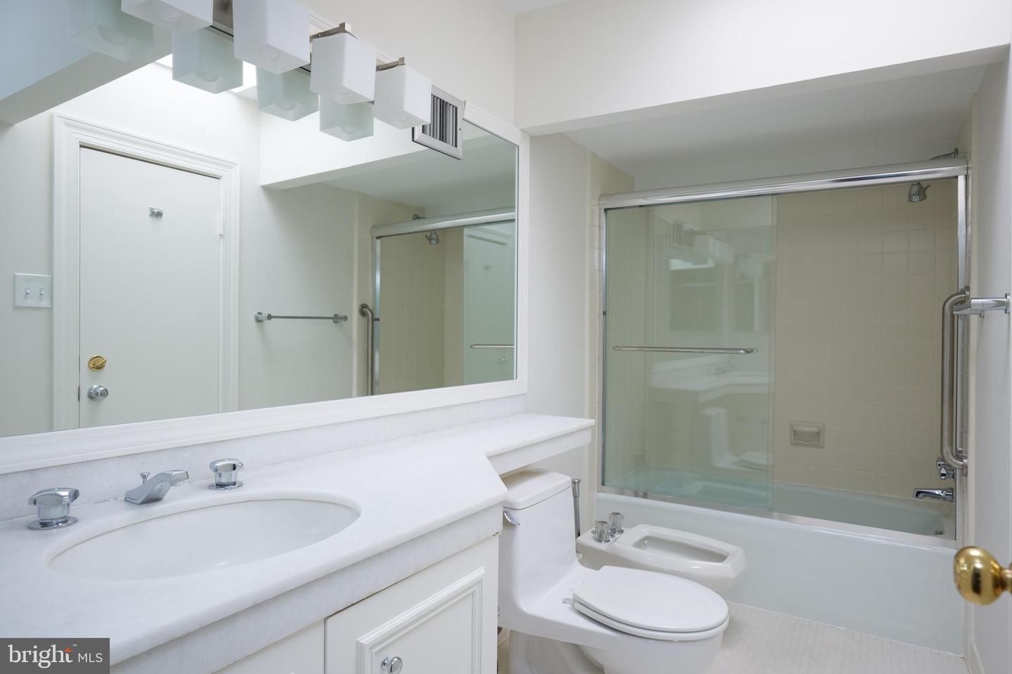 1802 KALORAMA SQ NW #16, WASHINGTON, District Of Columbia 20008, 4 Bedrooms Bedrooms, ,4 BathroomsBathrooms,Residential,For sale,1802 KALORAMA SQ NW #16,DCDC2193616 MLS # DCDC2193616