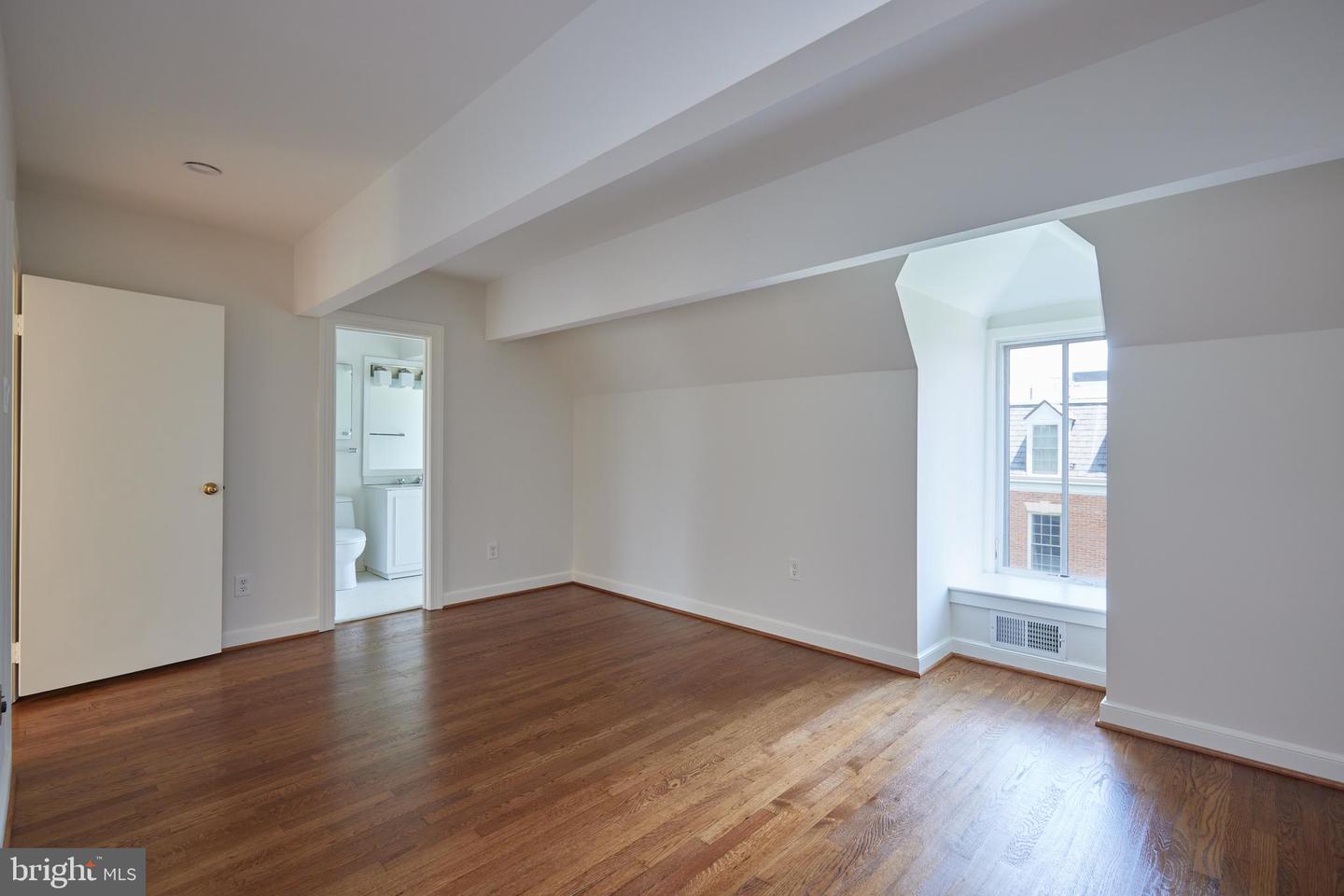 1802 KALORAMA SQ NW #16, WASHINGTON, District Of Columbia 20008, 4 Bedrooms Bedrooms, ,4 BathroomsBathrooms,Residential,For sale,1802 KALORAMA SQ NW #16,DCDC2193616 MLS # DCDC2193616