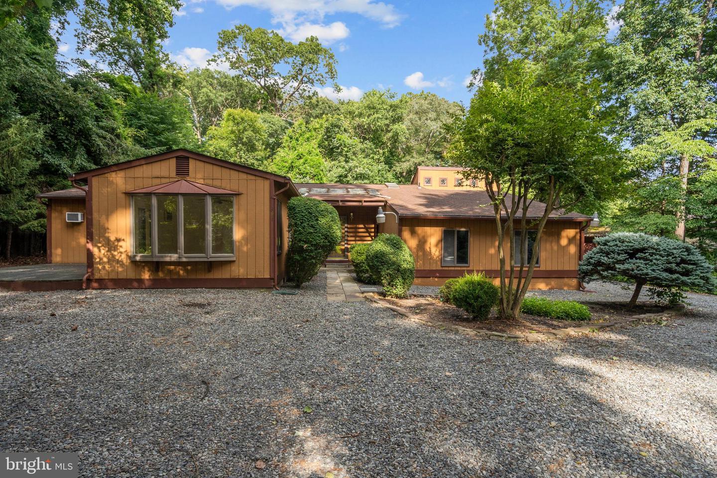 341 RIVER BEND RD, GREAT FALLS, Virginia 22066, 3 Bedrooms Bedrooms, ,4 BathroomsBathrooms,Residential,For sale,341 RIVER BEND RD,VAFX2233758 MLS # VAFX2233758