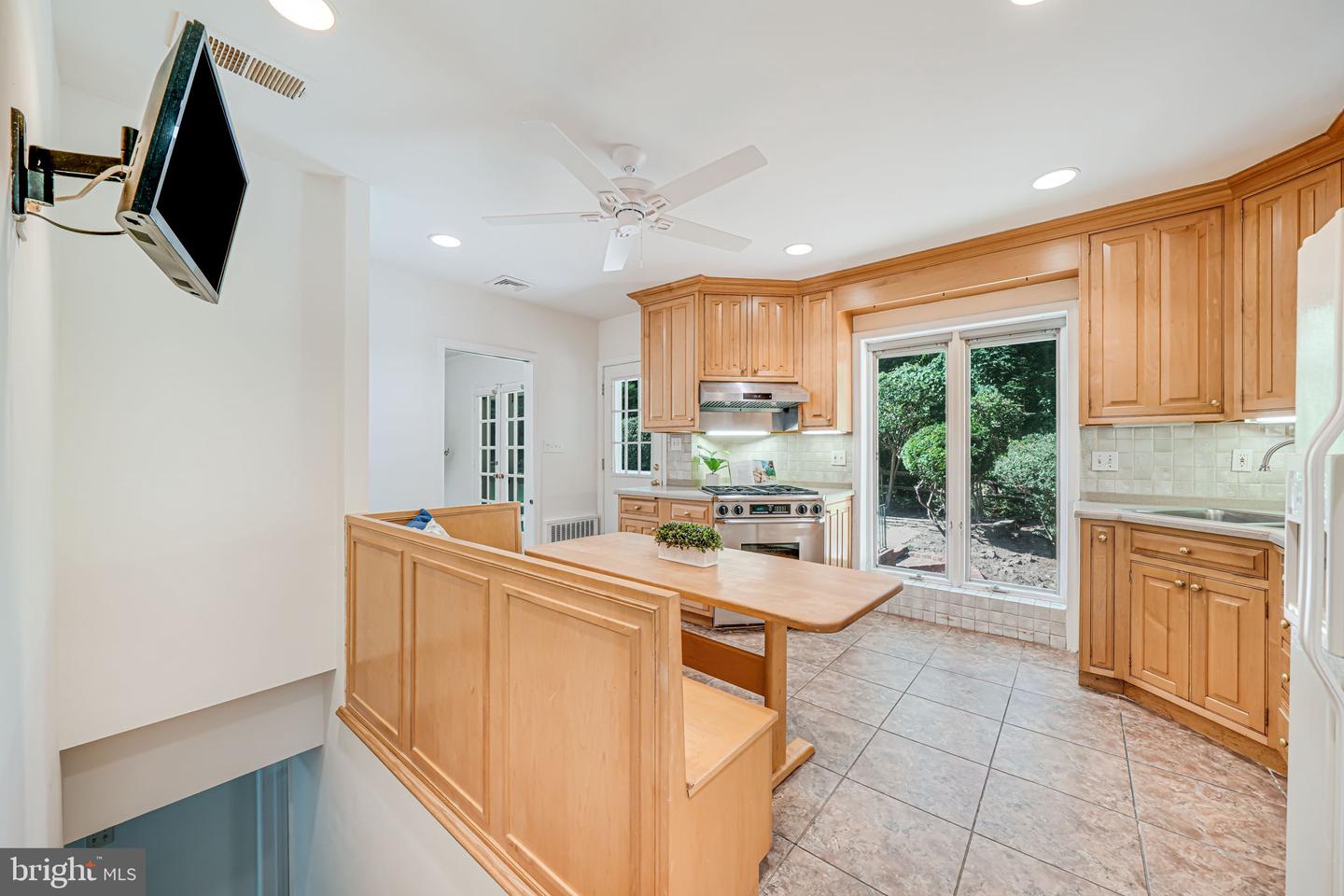 3122 VINEWOOD PL, FALLS CHURCH, Virginia 22044, 5 Bedrooms Bedrooms, ,3 BathroomsBathrooms,Residential,For sale,3122 VINEWOOD PL,VAFX2235760 MLS # VAFX2235760