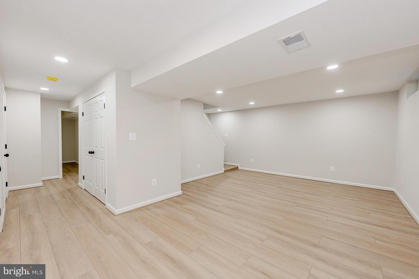 8032 GRACIE DR, MANASSAS, Virginia 20112, 6 Bedrooms Bedrooms, ,4 BathroomsBathrooms,Residential,For sale,8032 GRACIE DR,VAPW2094210 MLS # VAPW2094210