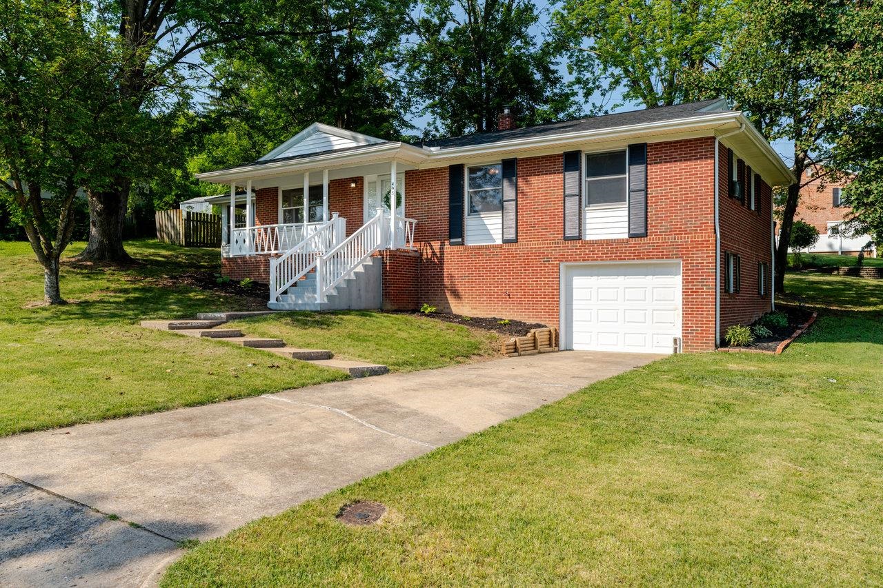 405 CEDAR ST, HARRISONBURG, Virginia 22801, 3 Bedrooms Bedrooms, ,1 BathroomBathrooms,Residential,405 CEDAR ST,666177 MLS # 666177