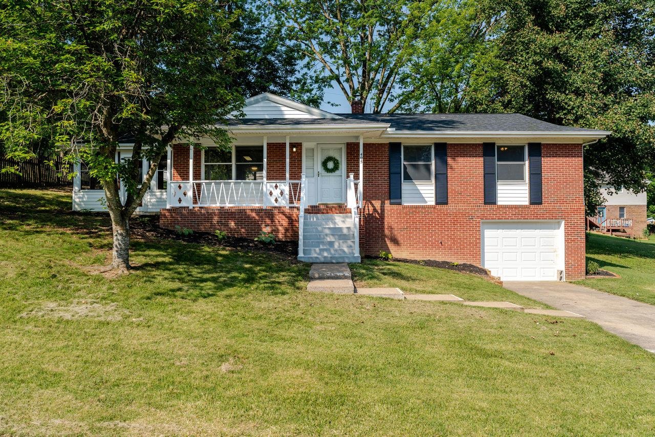 405 CEDAR ST, HARRISONBURG, Virginia 22801, 3 Bedrooms Bedrooms, ,1 BathroomBathrooms,Residential,405 CEDAR ST,666177 MLS # 666177
