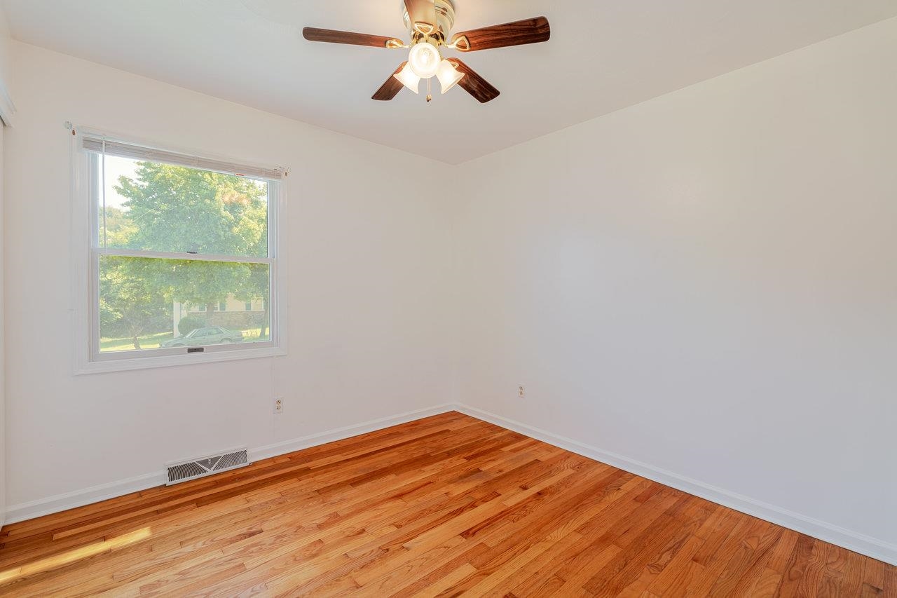 405 CEDAR ST, HARRISONBURG, Virginia 22801, 3 Bedrooms Bedrooms, ,1 BathroomBathrooms,Residential,405 CEDAR ST,666177 MLS # 666177