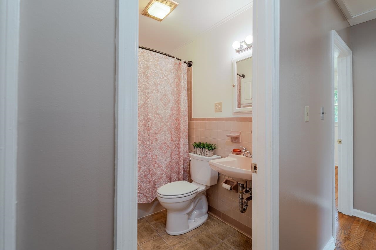 405 CEDAR ST, HARRISONBURG, Virginia 22801, 3 Bedrooms Bedrooms, ,1 BathroomBathrooms,Residential,405 CEDAR ST,666177 MLS # 666177
