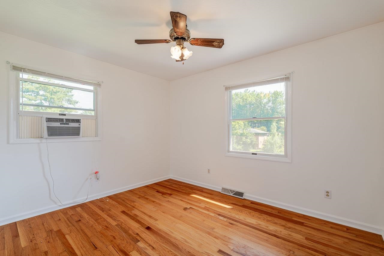 405 CEDAR ST, HARRISONBURG, Virginia 22801, 3 Bedrooms Bedrooms, ,1 BathroomBathrooms,Residential,405 CEDAR ST,666177 MLS # 666177