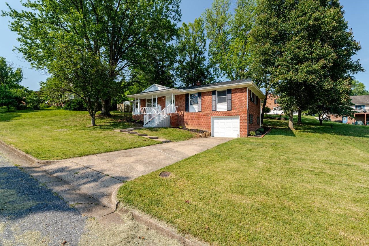 405 CEDAR ST, HARRISONBURG, Virginia 22801, 3 Bedrooms Bedrooms, ,1 BathroomBathrooms,Residential,405 CEDAR ST,666177 MLS # 666177